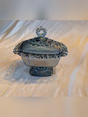 2/100$ Indiana Glass Iridescent Blue Covered Candy Dish
